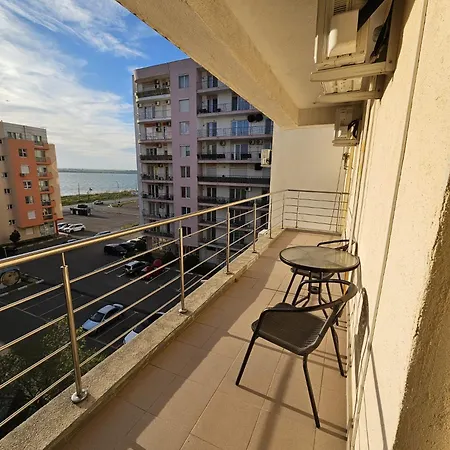 Apartment Monaco Summerland *