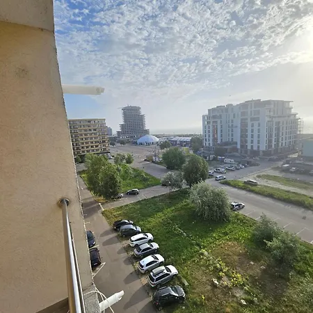 Apartment Monaco Summerland