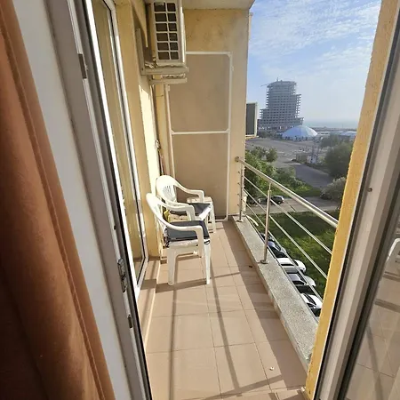 Apartment Monaco Summerland *
