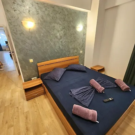 Apartment Monaco Summerland