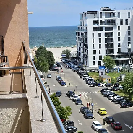 Apartment Monaco Summerland