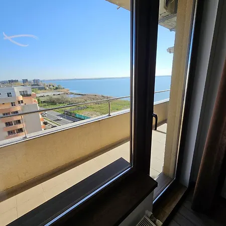 Apartment Monaco Summerland