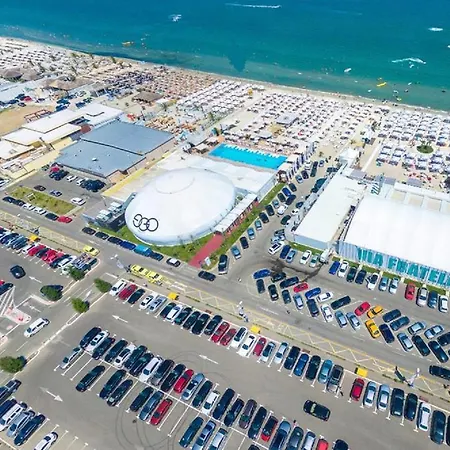 Monaco Summerland Apartament